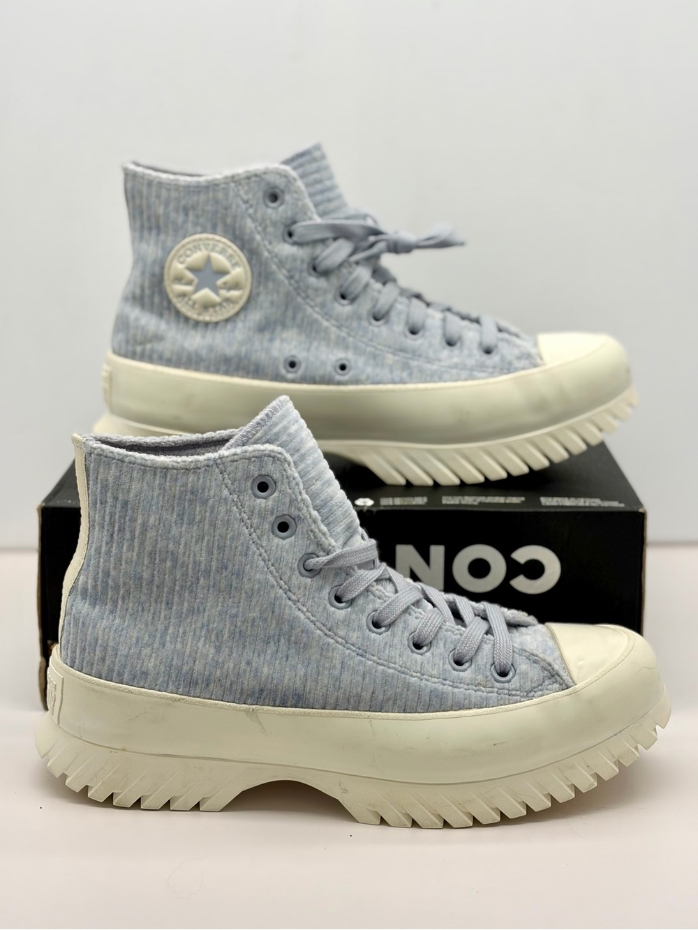 Converse CTAS Lugged 2.0 Corduroy Sneakers Women Size 10 NWT